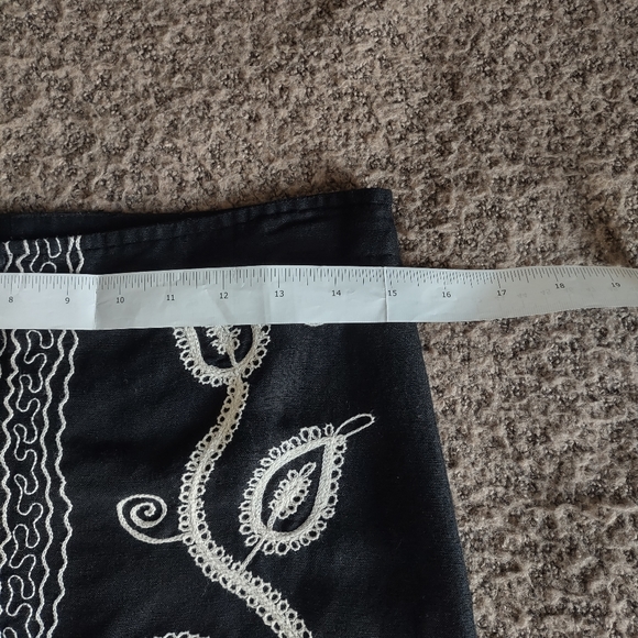 BCBG Maxazria Linen Blend Women Skirt Embroidered Flowers Knee Length Size 6 - Picture 2 of 11